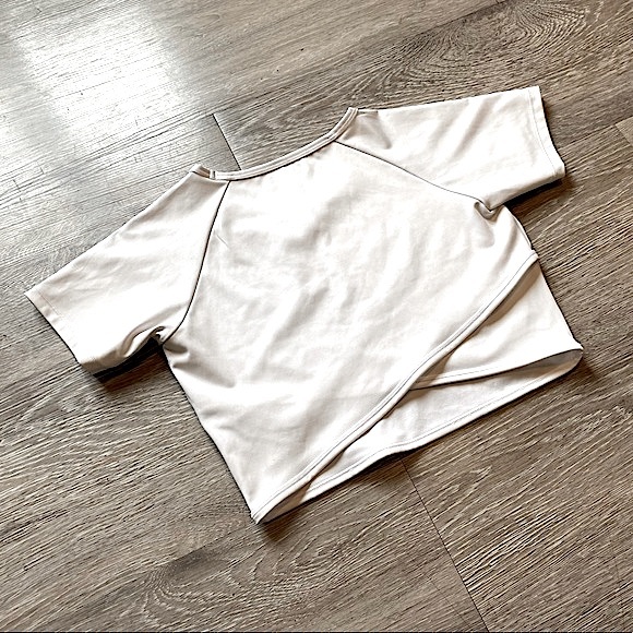 IVY PARK - Cropped Sporty T-Shirt - Crossed Back - Size Medium - Picture 15 of 16